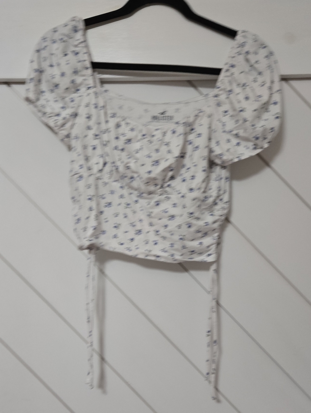 Hollister White Crop Top with Blue Floral Print - Picture 1 of 5